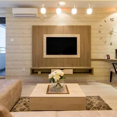 Eleganza & La Vista Apartment *