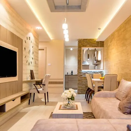 Eleganza & La Vista Apartment
